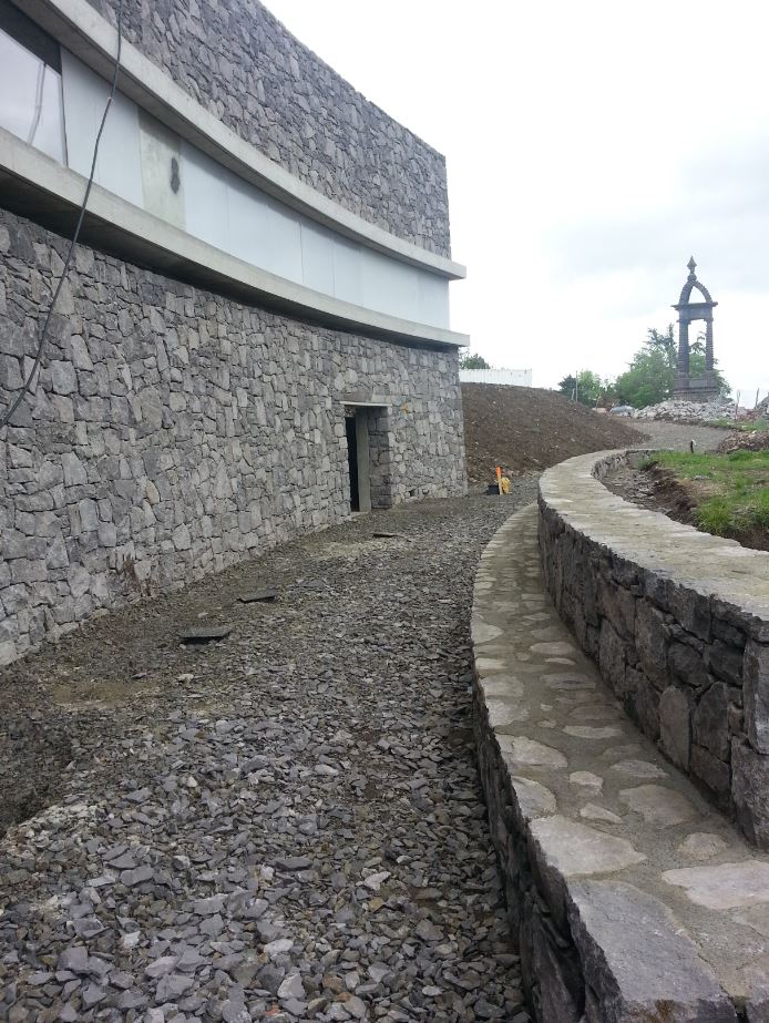 Façade est et monument Façade est et monument