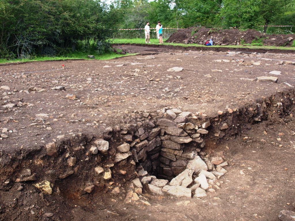 Puits découvert lors des fouilles 2014